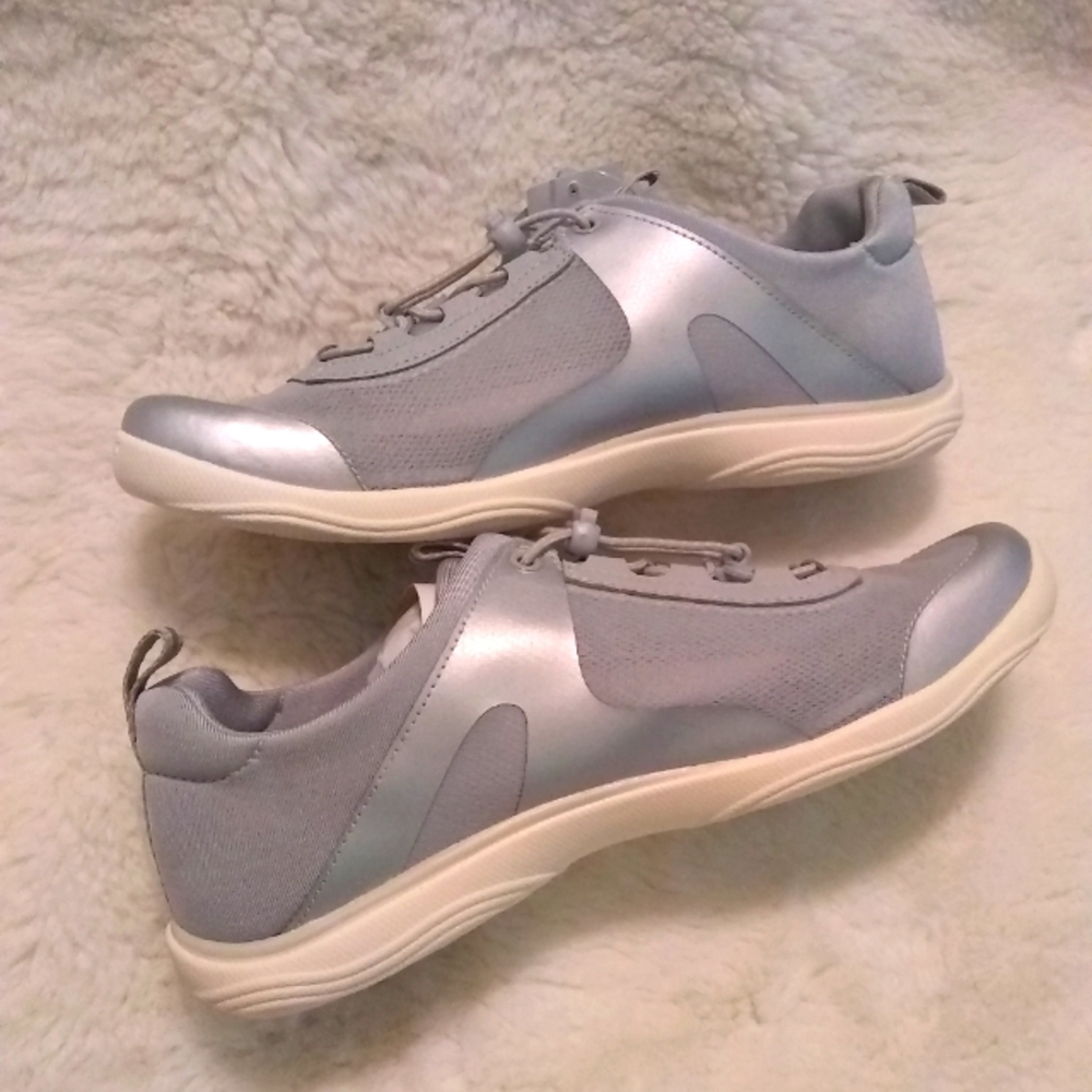NWT Land's End Silver Metallic Water Shoes Women's Size 9